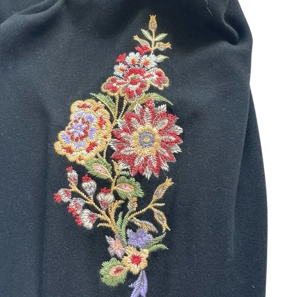 Paparazzi Black Floral Embroidery Leggings Size Small - Picture 7 of 11